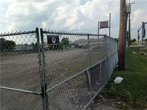 temporary chain link fence used for barrier