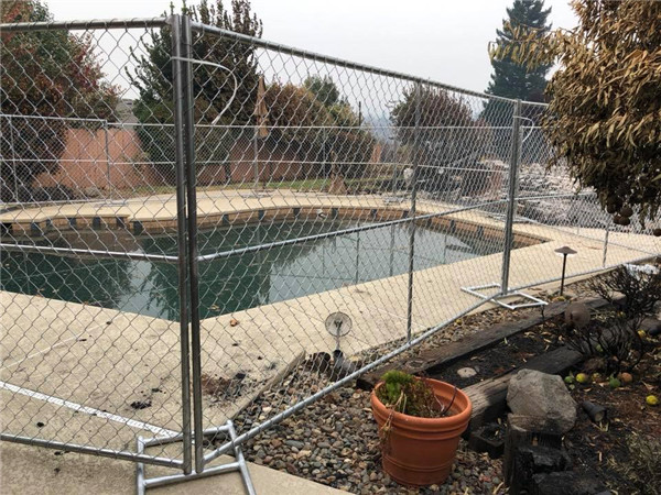 temporary chain link fence used around pool