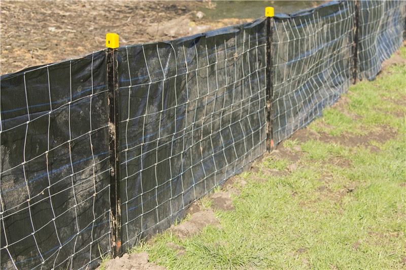 wire backed silt fence installing with Y posts and post caps