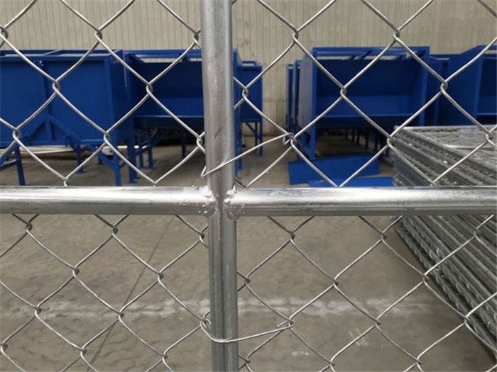 a picture of welding points for chain link fence panel