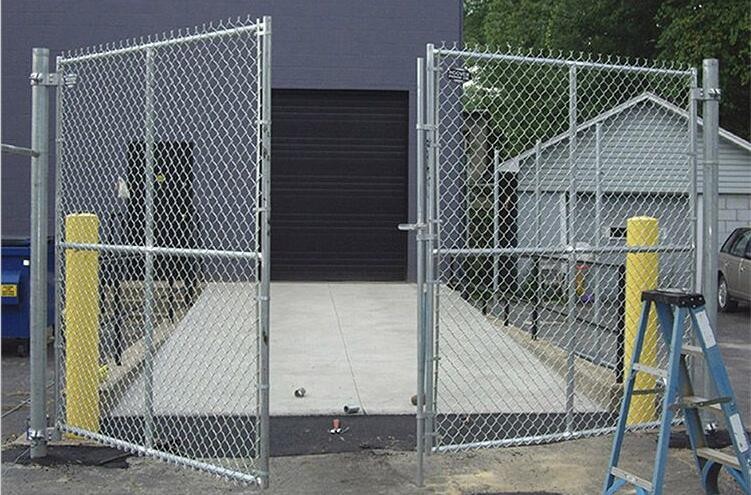 a double swing gate for chain link fence