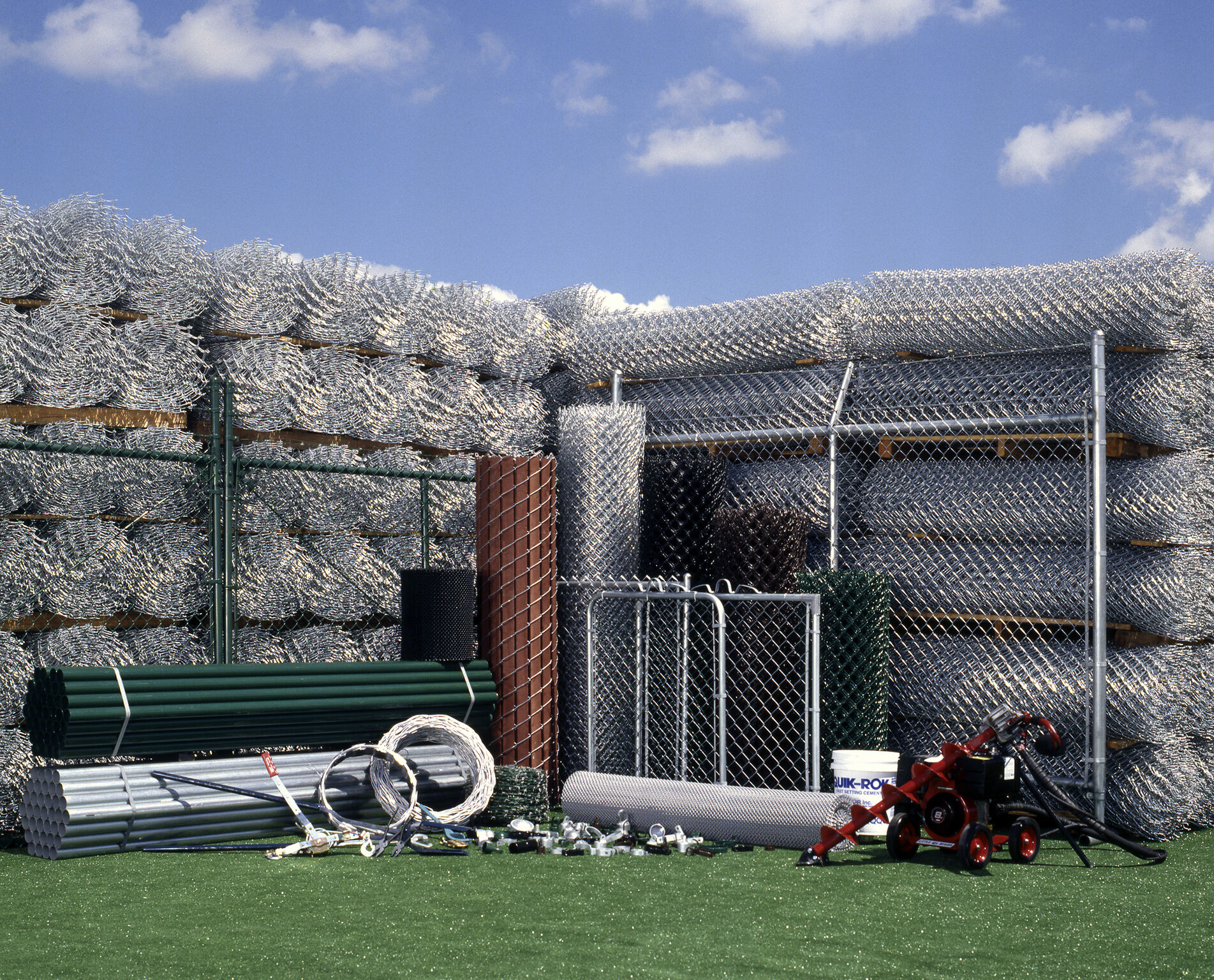 chain link fence rolls with pipes, gate and fittings