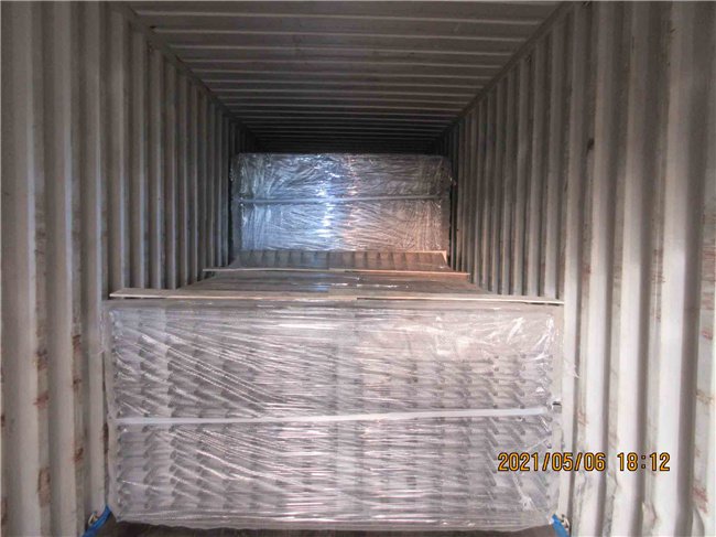 fence pickets metal with packing in the container