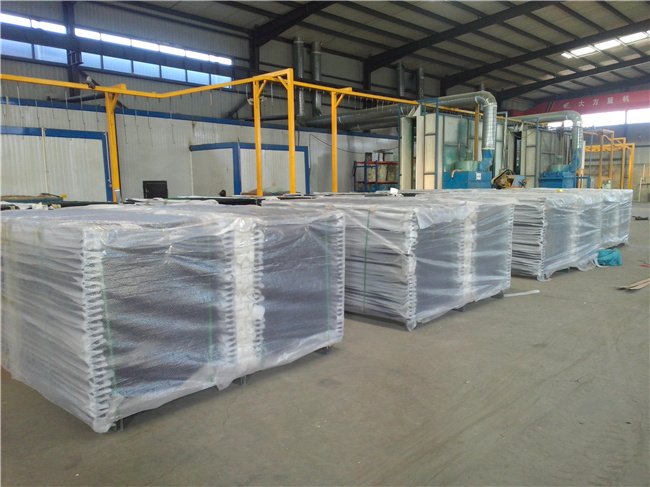 The packing of galvanised steel pickets