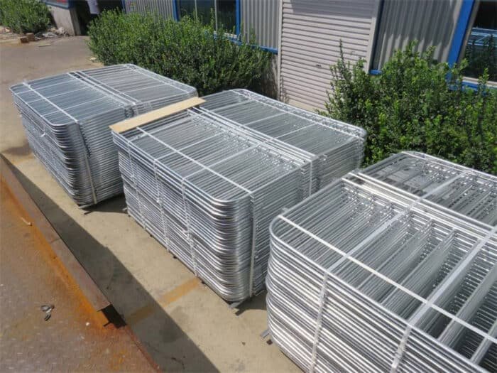 The crowd barriers packled in steel pallet
