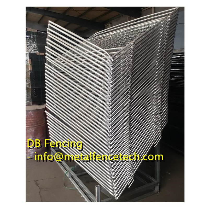 The steel police barriers are packed in steel pallet.