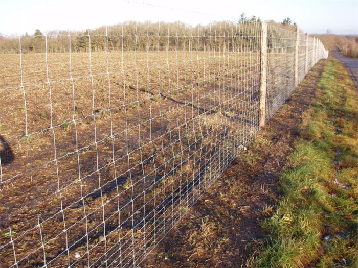 The hinge joint fence in the field