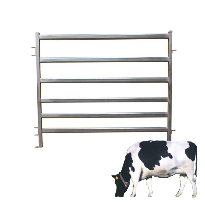 Un panel de valla para ganado galvanizado con una vaca.