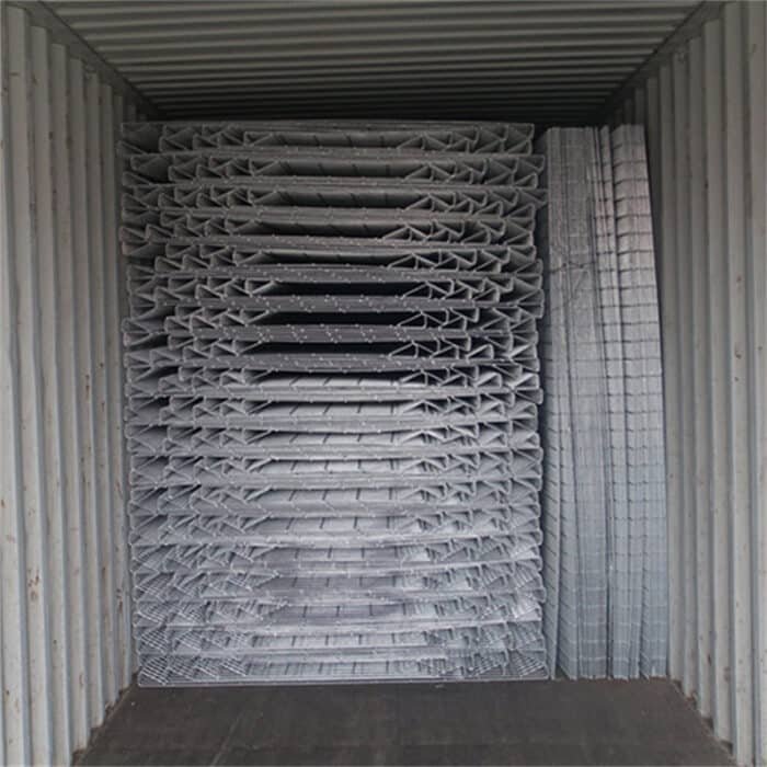 panneaux de clôture à enroulement chargés dans un conteneur