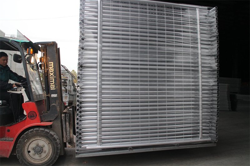  32mm hot-dipped galvanised pipe temporary fencing mesh 