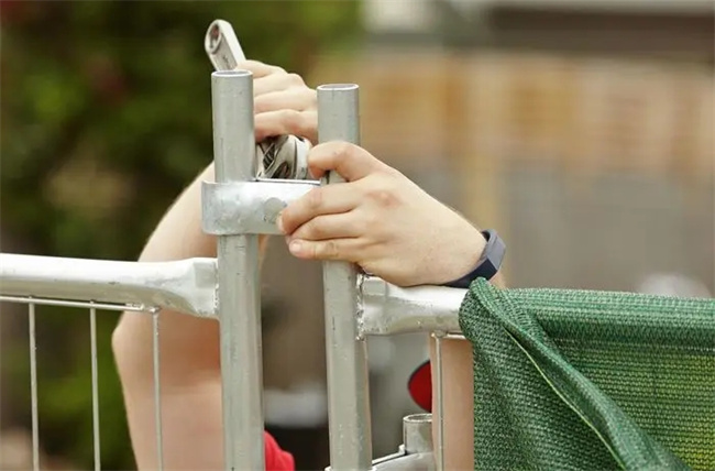 temporary fence installation