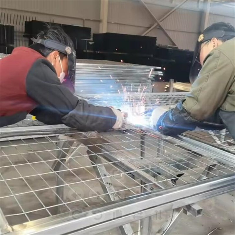 Detail of a durable and removable panel of a Canada temporary construction fence, highlighting the 360-degree full welding points.