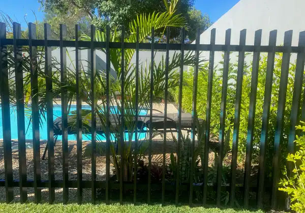 Premium Aluminium Blade Fence - Stylish Vertical Design for Gardens