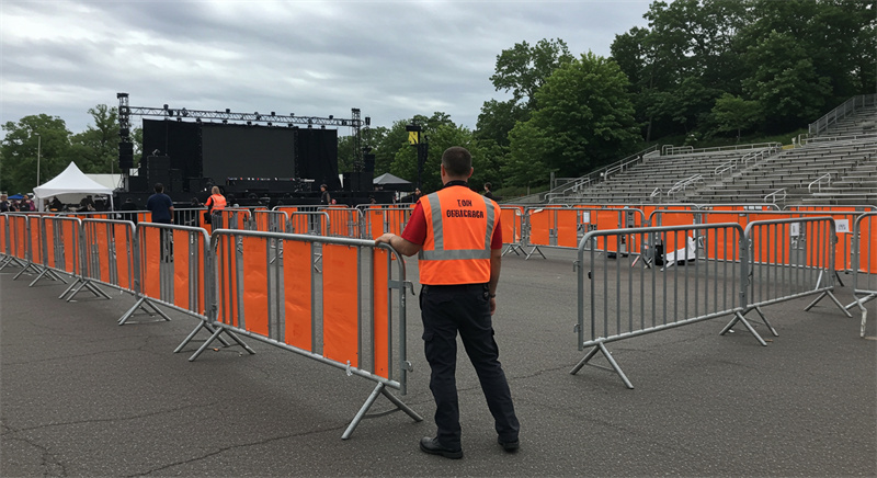 outdoor crowd control barriers