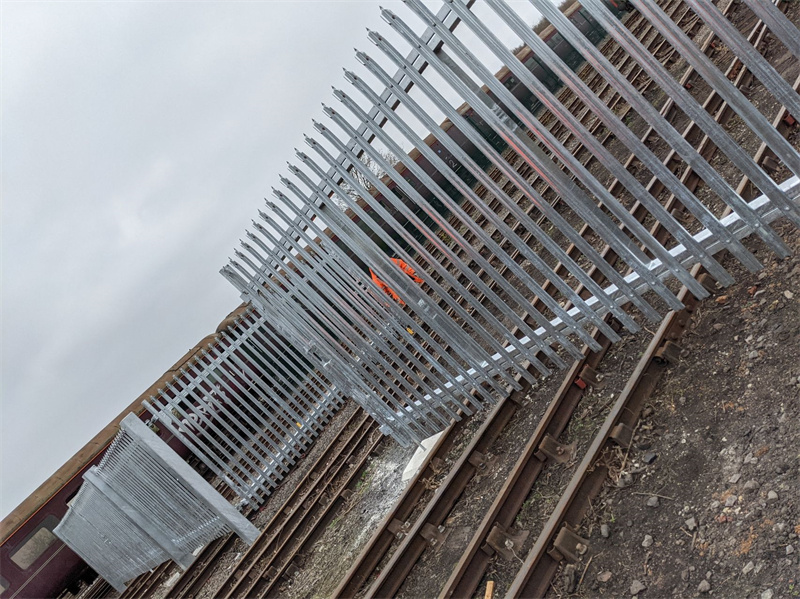 metal privacy fence