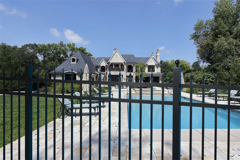 metal privacy fence