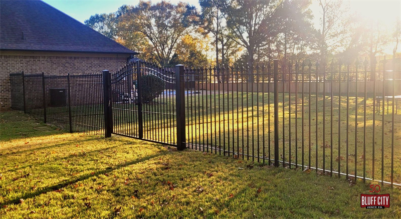 metal privacy fence