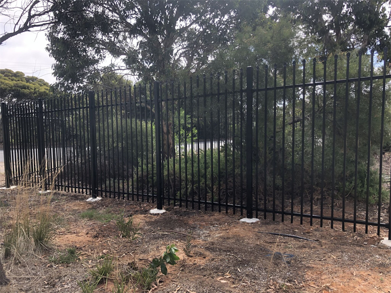 metal privacy fence