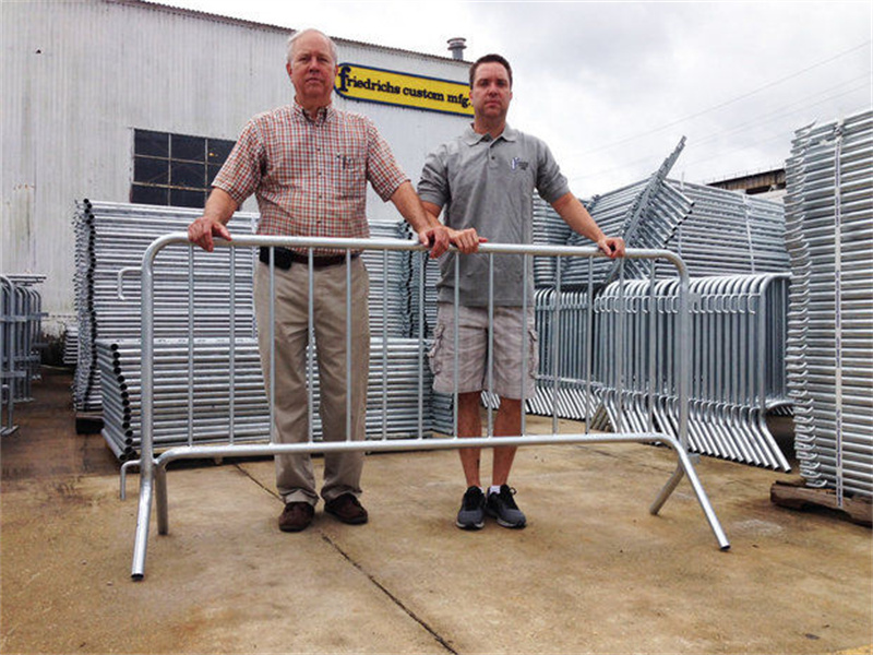 crowd control barrier fence