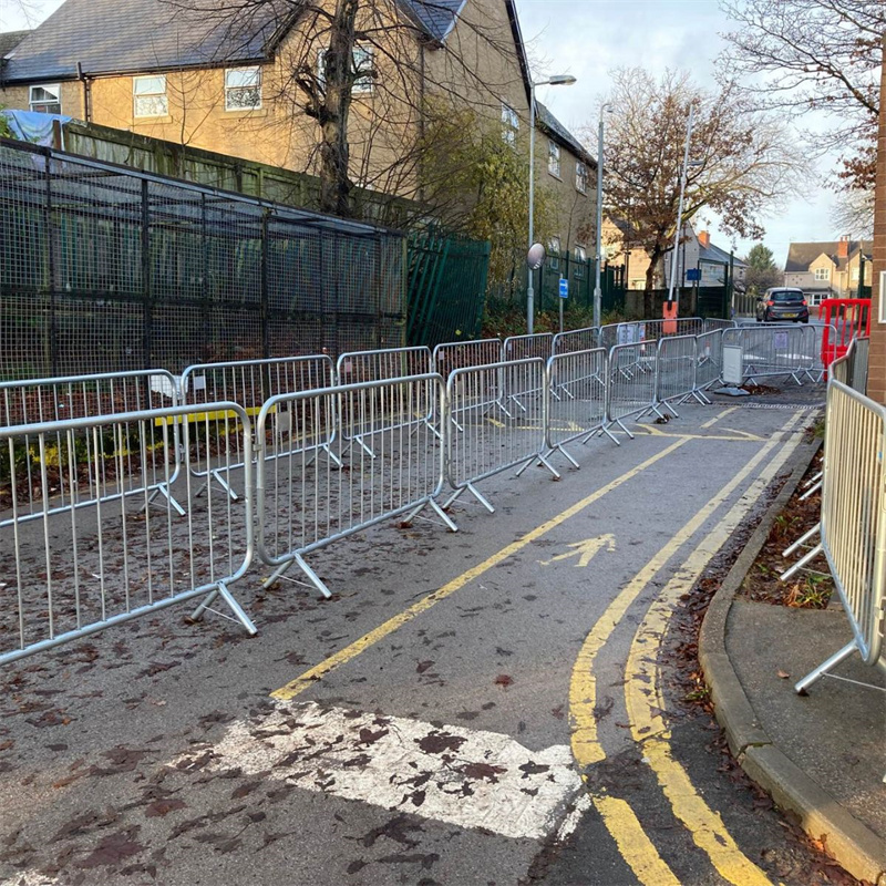 crowd control barrier fencing