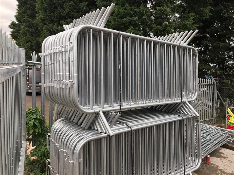 crowd control barriers hire