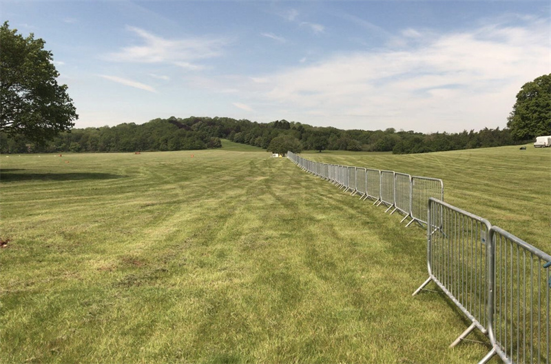 metal crowd barriers