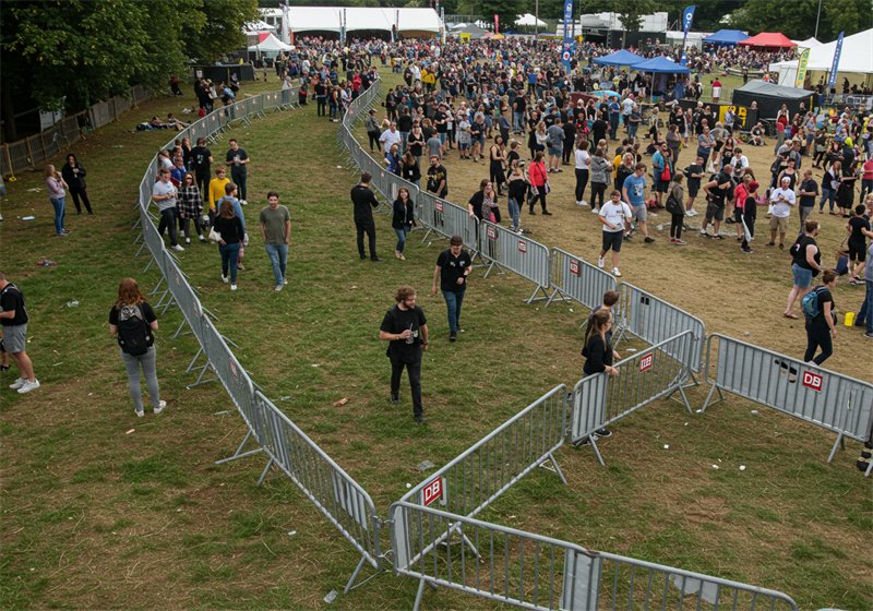 crowd control barrier