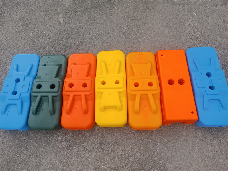 styles of temporary fence bases