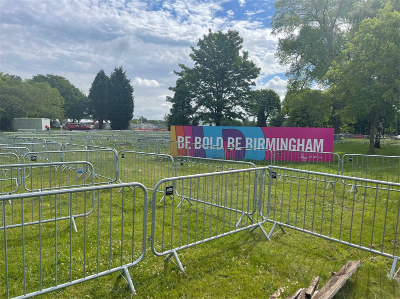 crowd control barrier