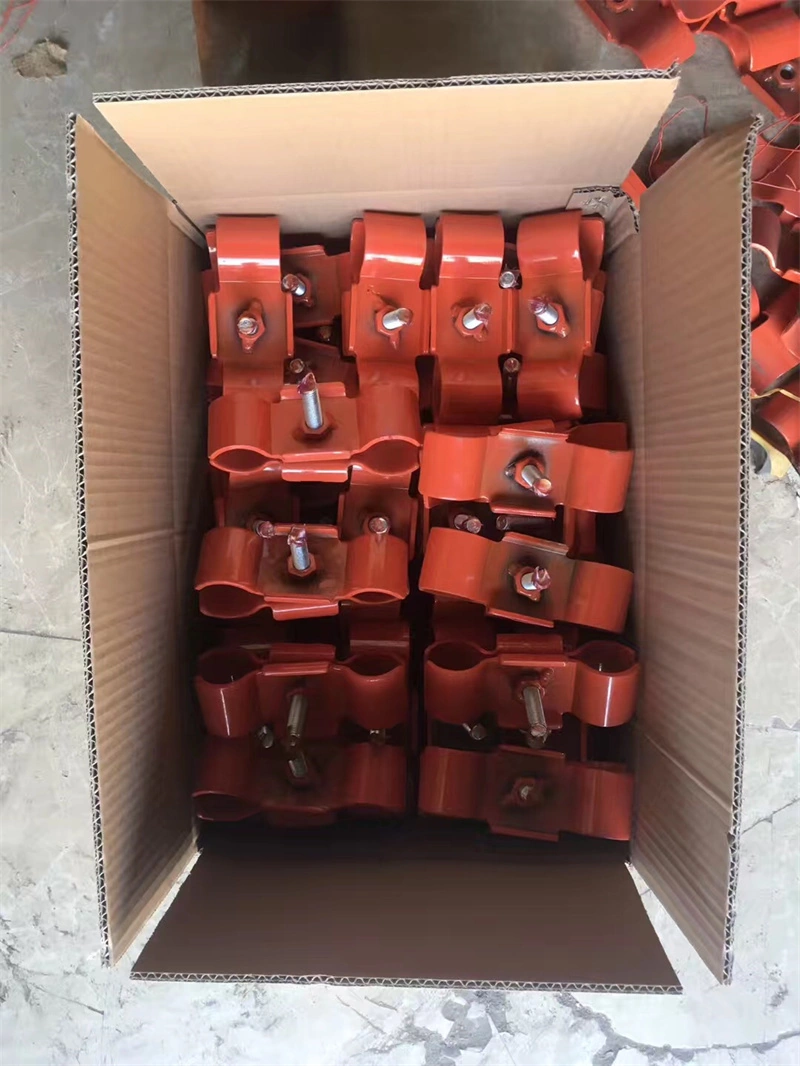 Red metal temporary fence clamps, neatly packed in a cardboard box, manufactured by DB FencingChinas leading wire mesh fence supplier with 14 years of export experience, offering high-durability hardware for construction, event, and agricultural fencing applications.