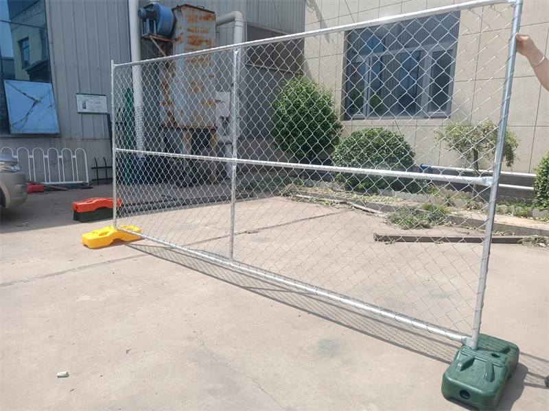 DB Fencing's temporary chain-link fence panel featuring hot-dipped galvanized finish and custom plastic feet, manufactured by Anping's leading wire mesh supplier with in-house plastic feet production for construction and event applications.