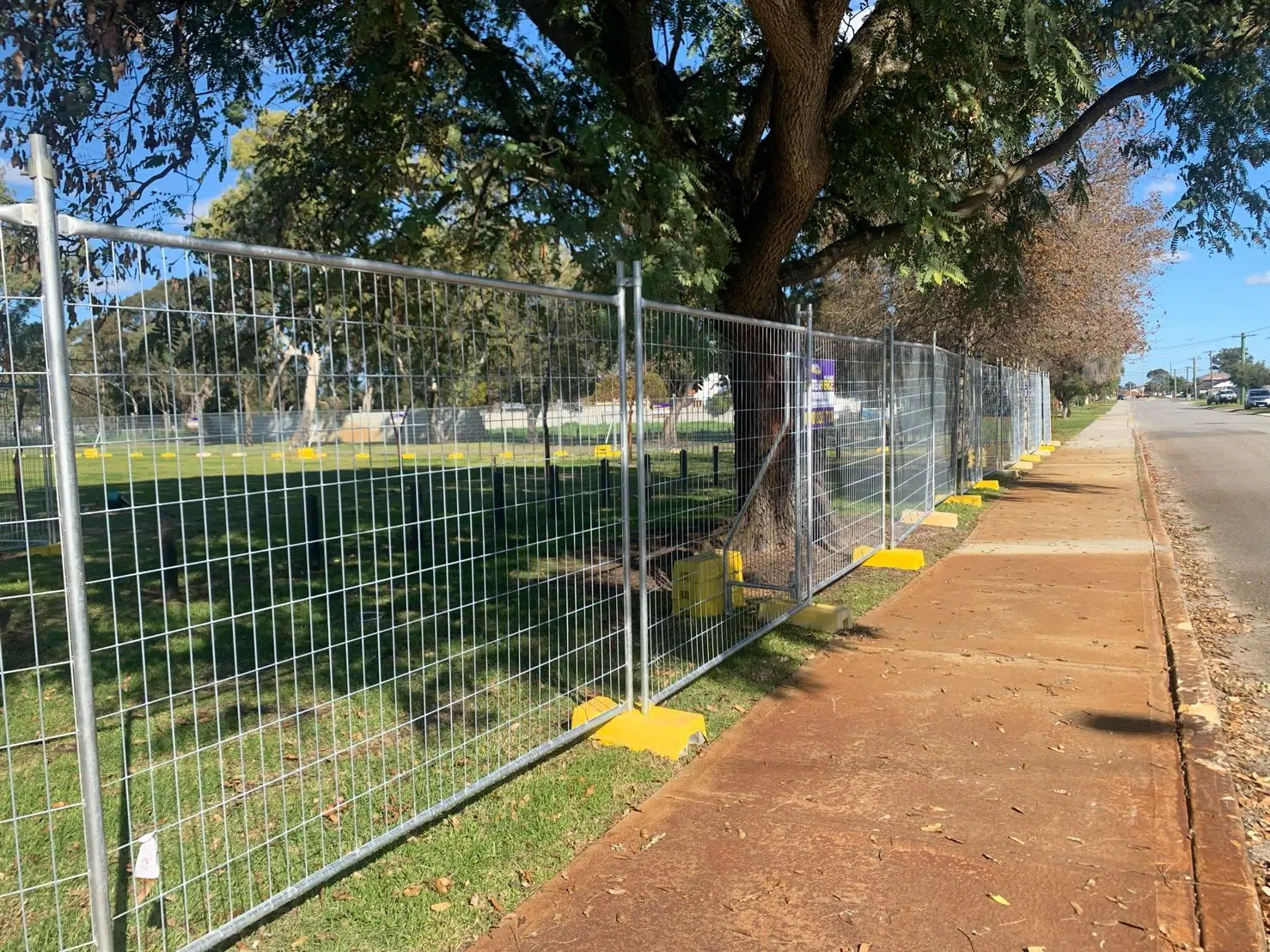 Robust temporary fencing systems for construction sites, manufactured by Anping Deban Metal Wire Mesh Products Co., Ltd (DB Fencing), featuring hot-dipped galvanized mesh panels and distinctive yellow temporary fence feet & base systems. Our compliant, export-quality solutions provide essential site security and crowd control for projects in Australia and globally.