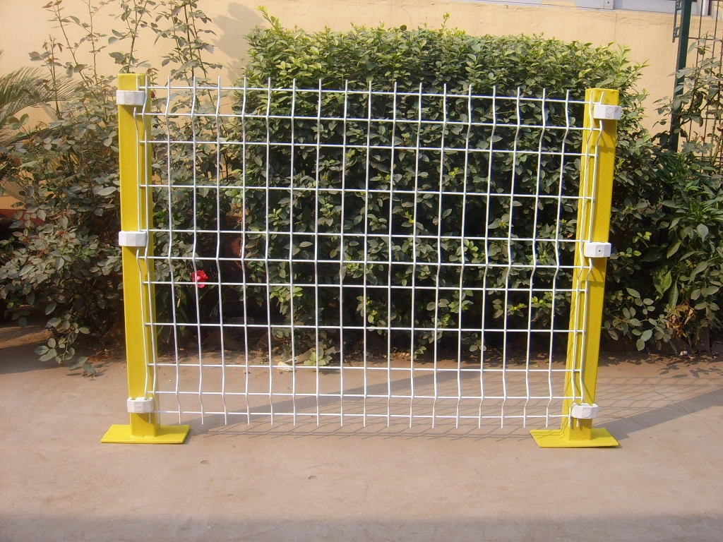 This DB Fencing image showcases a white welded wire mesh temporary fence panel, expertly supported by our yellow square post Temporary Fence Feet & Base Systems. Designed for durability and easy setup, these freestanding panels demonstrate the quality and compliance that construction and event management firms expect from our B2B solutions.