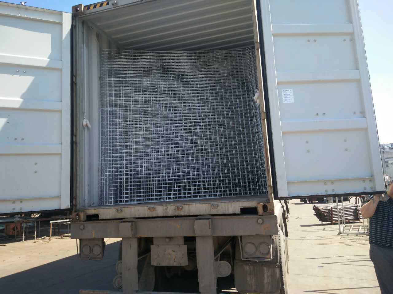 Container loading of galvanised wire mesh fence panels for export to Canada and other markets