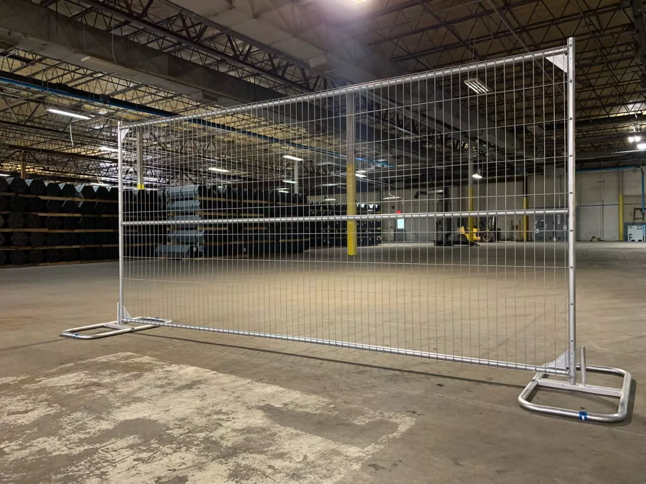 DB Fencing's heavy-duty galvanized temporary fencing systems for construction sites ensure durable site security with high-strength wire mesh panels and stable steel feet bases. Engineered for the Australian and North American markets, this modular safety barrier is designed to withstand harsh industrial environments.