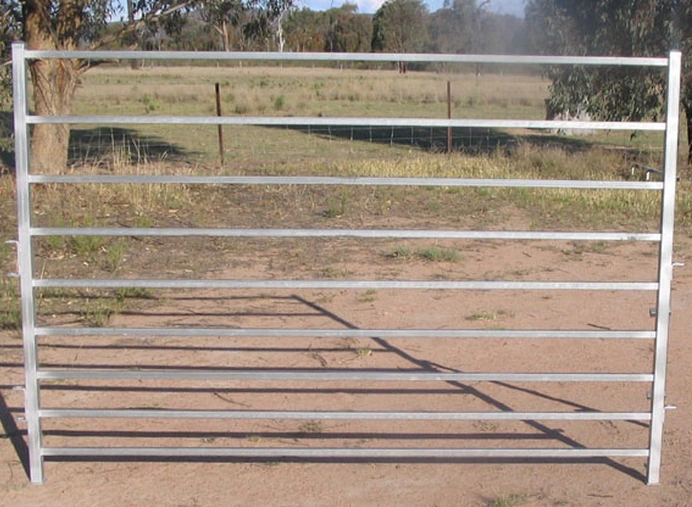 DB Fencing supplies these durable galvanized steel cattle panels, manufactured in Anping and compliant with Australian AS 4687 standards. Designed for agricultural wholesalers, these robust fencing solutions ensure secure livestock containment and farm perimeter protection.
