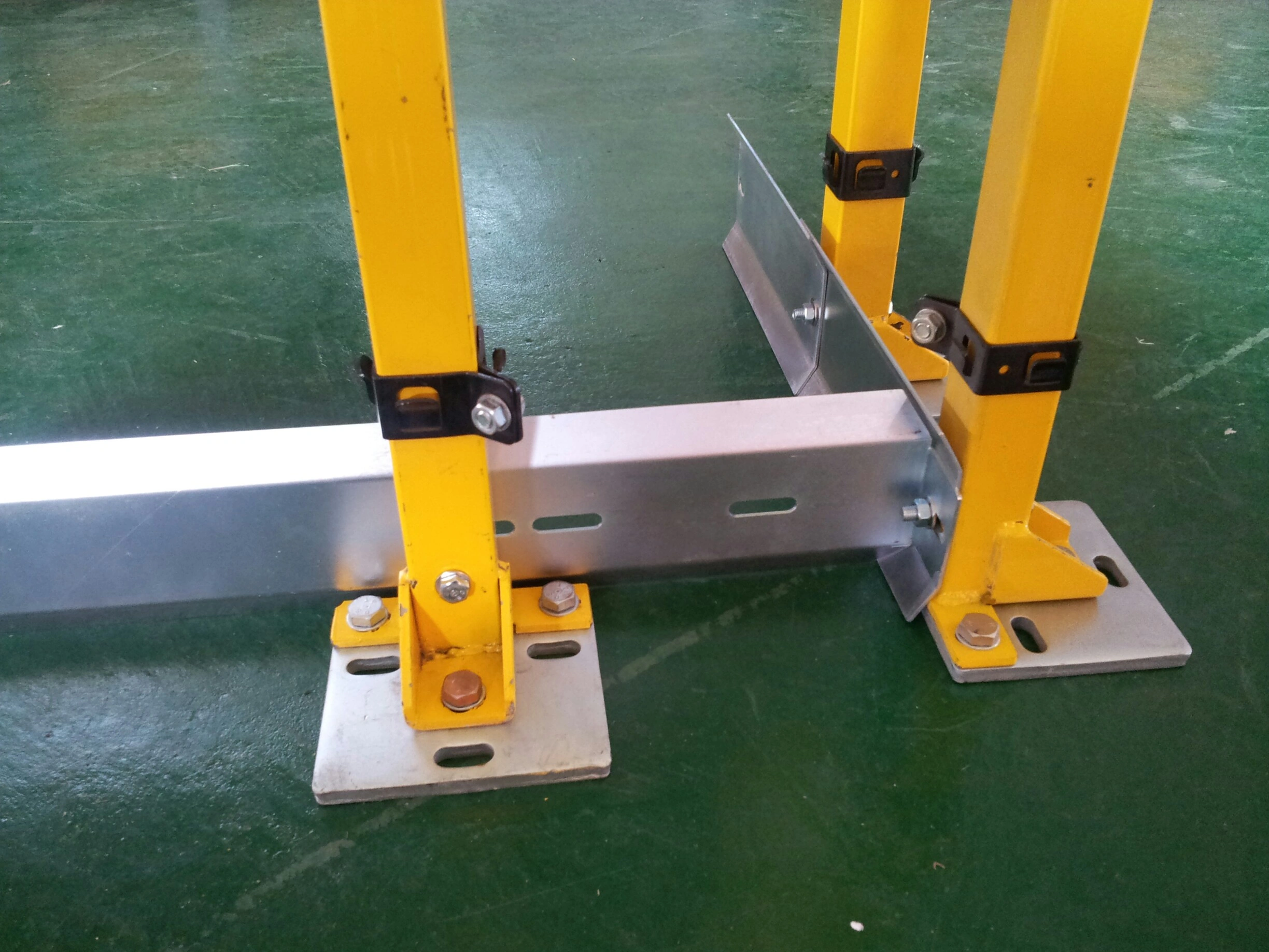 Anping Deban Metal Wire Mesh Products Co., Ltd manufactures durable hot-dipped galvanized temporary fence feet base systems designed for global construction security and crowd control events. These factory-direct bases ensure stable compliance with Australian and North American standards for wire mesh fencing installations.