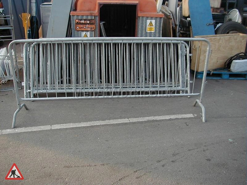 A robust hot-dipped galvanized steel crowd control barrier, manufactured by Anping Deban Metal Wire Mesh Products Co., Ltd (DB Fencing), designed for superior durability in harsh outdoor environments. This barrier is ideal for event management companies and construction firms, ensuring effective crowd control for events and public safety.