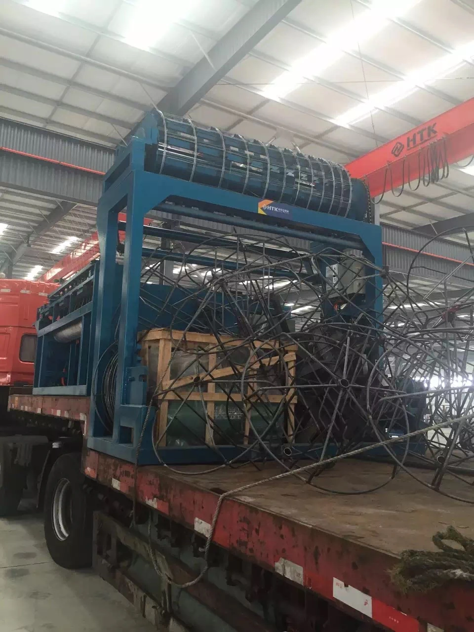 Heavy-duty Hesco Barriers ramming plate machinery loaded for export shipment from Anping factory.