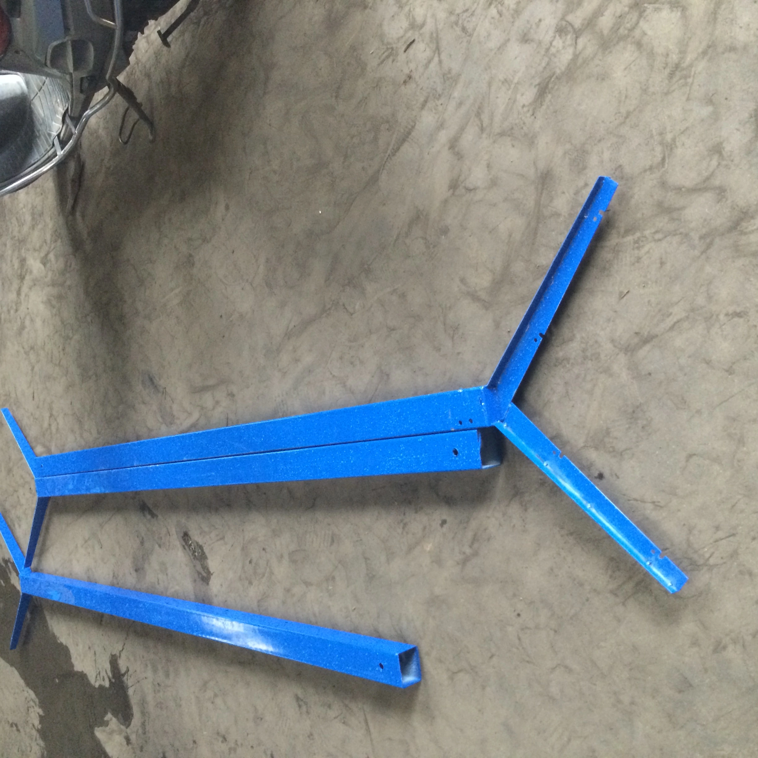 Manufactured by DB Fencing, these robust temporary fence feet provide critical stability for site security and crowd control systems. Constructed from durable galvanized steel, these base components ensure compliance and reliable performance for global export projects.